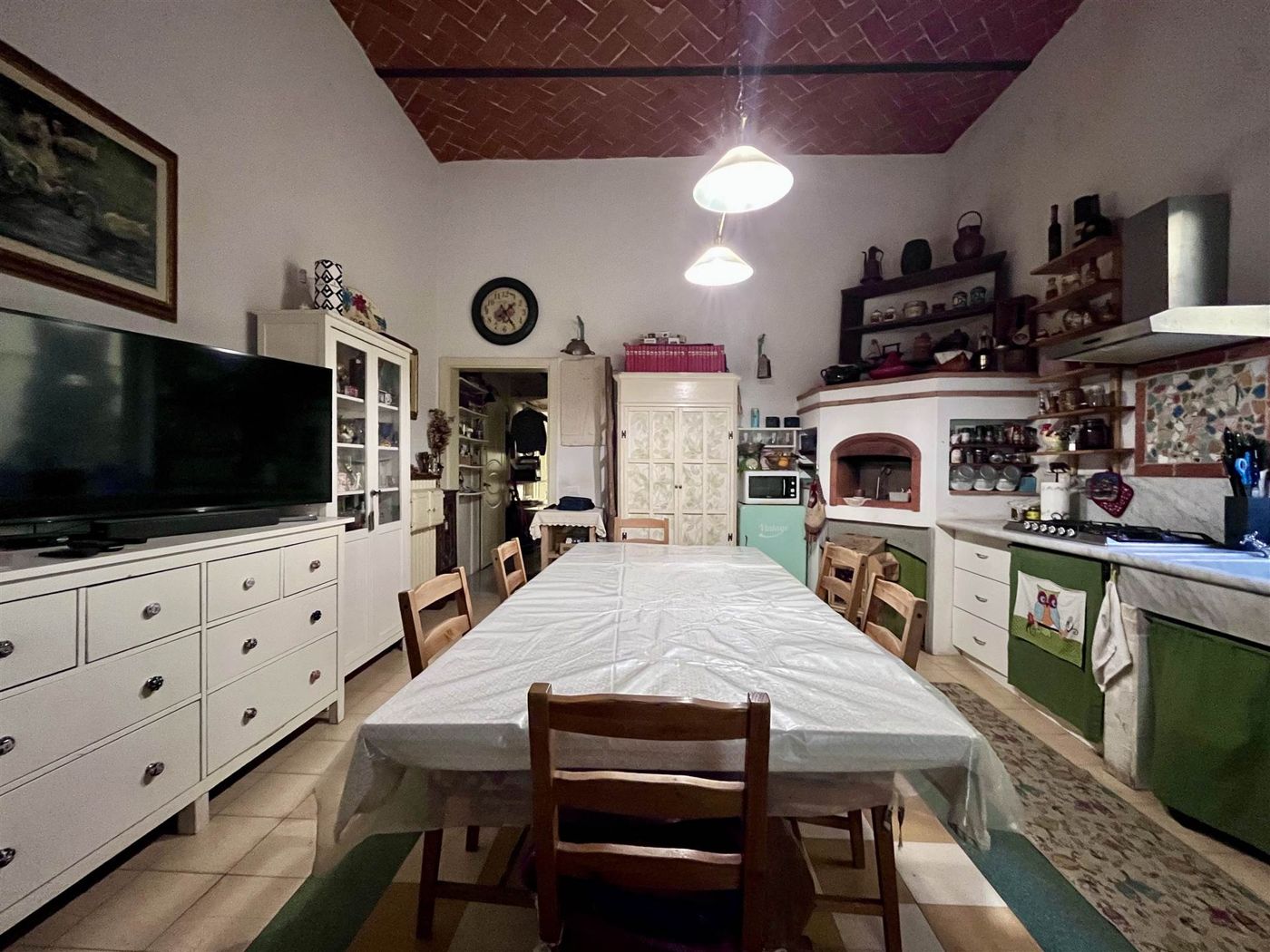 PRATO - BILOCALE DI 60MQ CON TAVERNA DI 68MQ E RESEDE